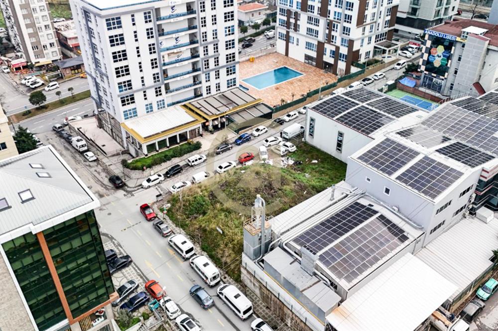 ŞERİFALİ'DE SATILIK KÖŞE PARSEL İMARLI 444M2 ARSA