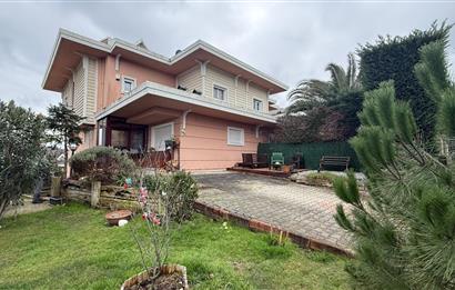 Doğa Evlerinde Geniş Bahçeli Kiralık Villa
