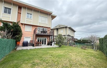 Doğa Evlerinde Geniş Bahçeli Kiralık Villa