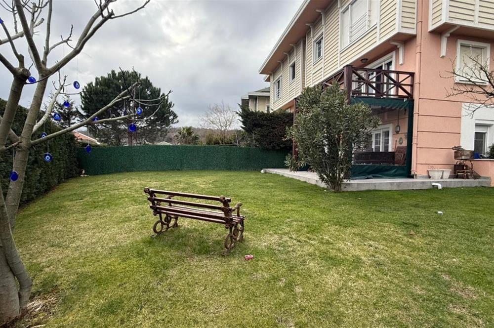 Doğa Evlerinde Geniş Bahçeli Kiralık Villa