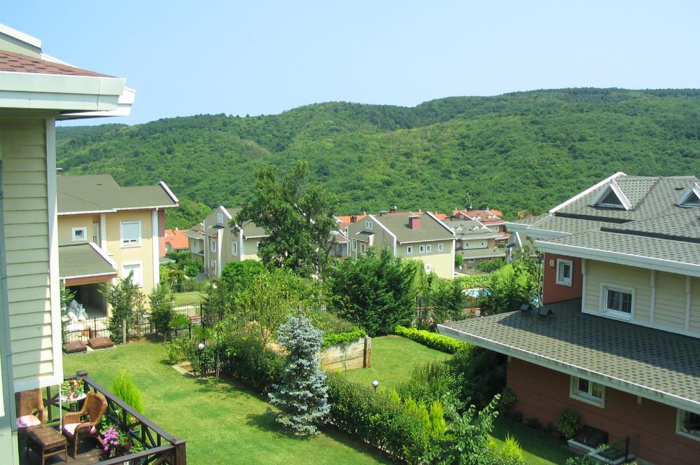 Doğa Evlerinde Geniş Bahçeli Kiralık Villa