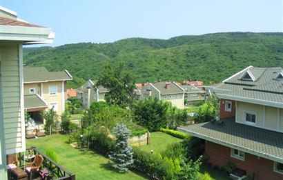 Doğa Evlerinde Geniş Bahçeli Kiralık Villa