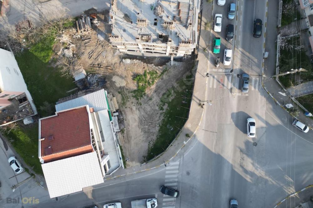 Balıkesir Karesi 2. Sakarya'da Cadde Üzeri SATILIK 3+1 Konut