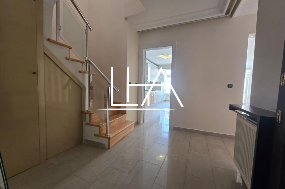 C21'DEN BENTLER SİTESİ'NDE GENİŞ ÇATI DUBLEKSİ KİRALIK DAİRE