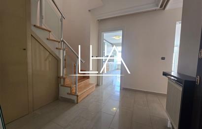 C21'DEN BENTLER SİTESİ'NDE GENİŞ ÇATI DUBLEKSİ KİRALIK DAİRE