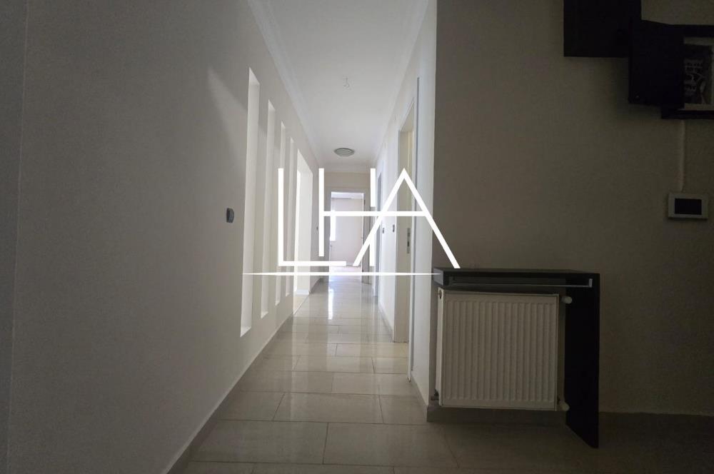 C21'DEN BENTLER SİTESİ'NDE GENİŞ ÇATI DUBLEKSİ KİRALIK DAİRE