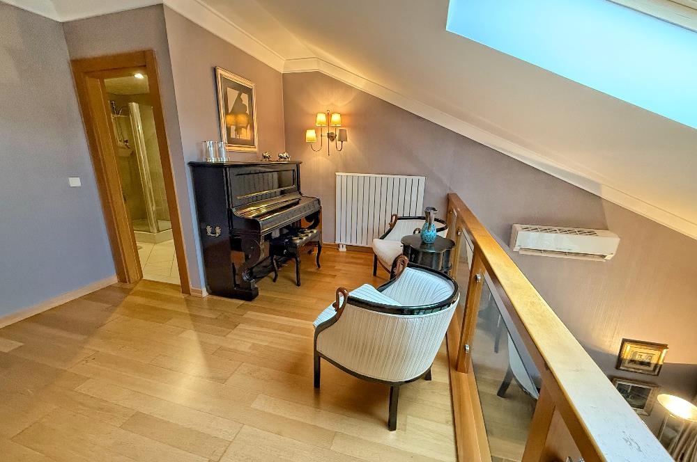 ZEKERİYAKÖY ALYA EVLERİ'NDE SATILIK 4+1 ÇATI DUBLEKS