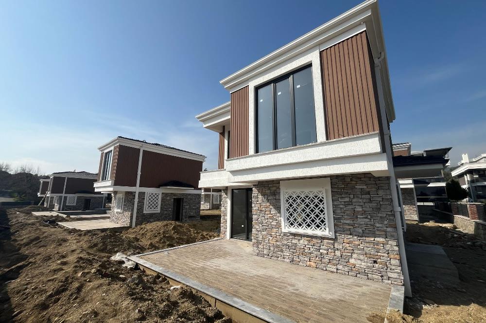 AYVACIKTA SİTE İÇİNDE 3+1 VİLLA