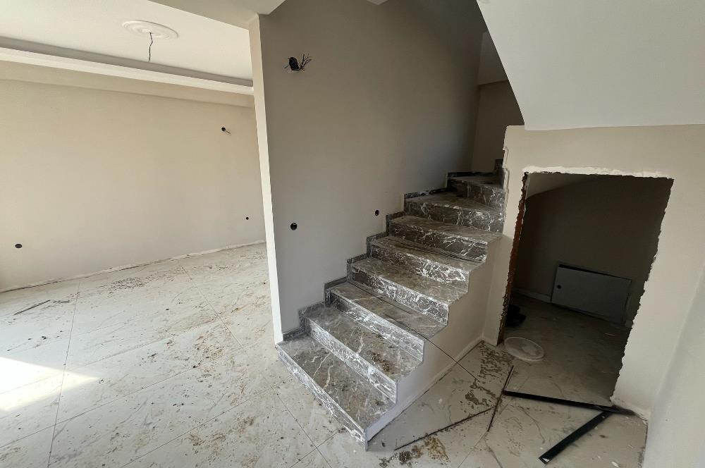 AYVACIKTA SİTE İÇİNDE 3+1 VİLLA