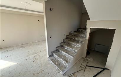 AYVACIKTA SİTE İÇİNDE 3+1 VİLLA