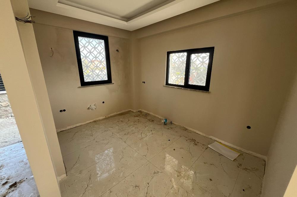 AYVACIKTA SİTE İÇİNDE 3+1 VİLLA