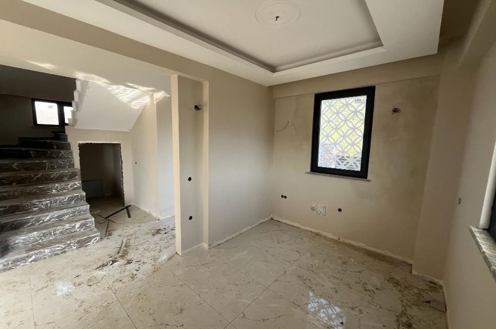 AYVACIKTA SİTE İÇİNDE 3+1 VİLLA