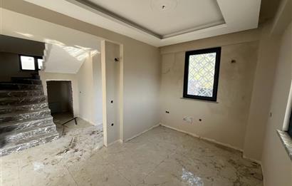 AYVACIKTA SİTE İÇİNDE 3+1 VİLLA