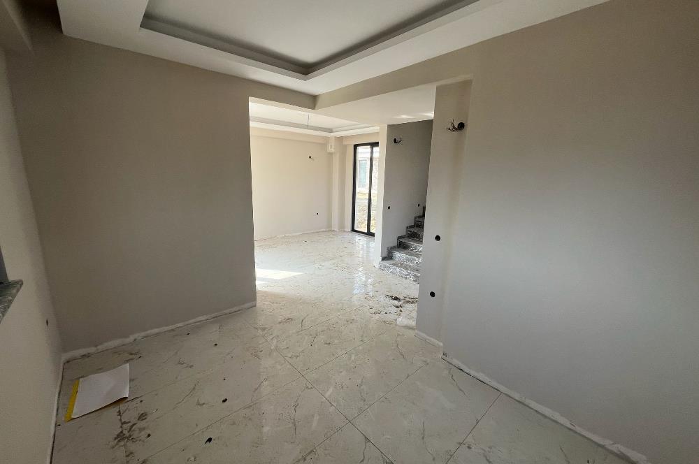 AYVACIKTA SİTE İÇİNDE 3+1 VİLLA