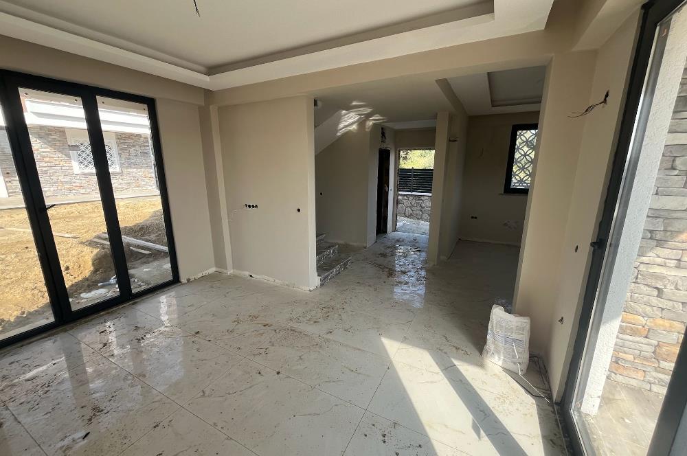 AYVACIKTA SİTE İÇİNDE 3+1 VİLLA