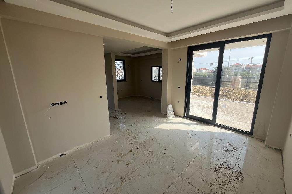 AYVACIKTA SİTE İÇİNDE 3+1 VİLLA