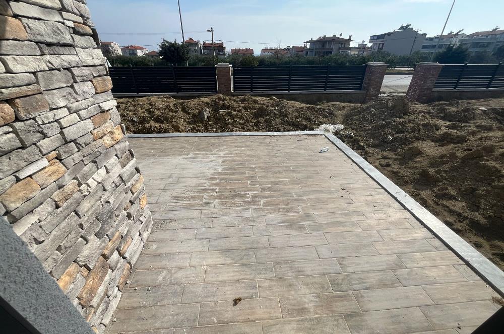 AYVACIKTA SİTE İÇİNDE 3+1 VİLLA