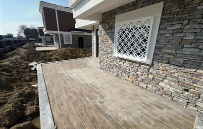 AYVACIKTA SİTE İÇİNDE 3+1 VİLLA