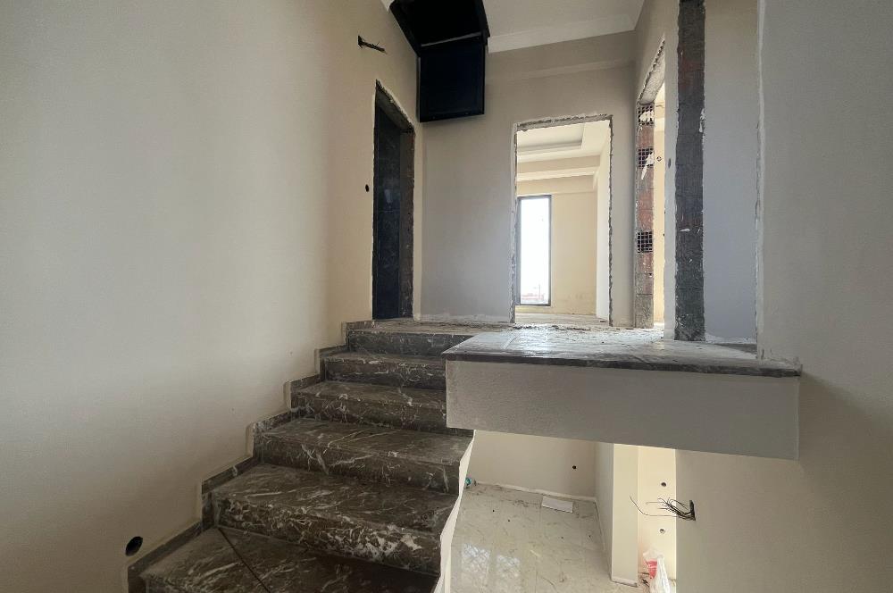 AYVACIKTA SİTE İÇİNDE 3+1 VİLLA