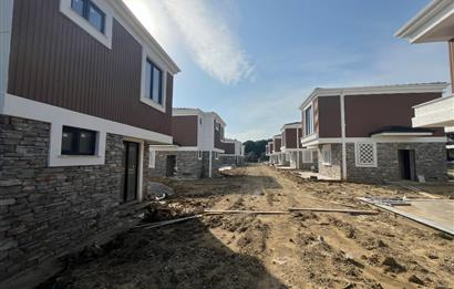 AYVACIKTA SİTE İÇİNDE 3+1 VİLLA