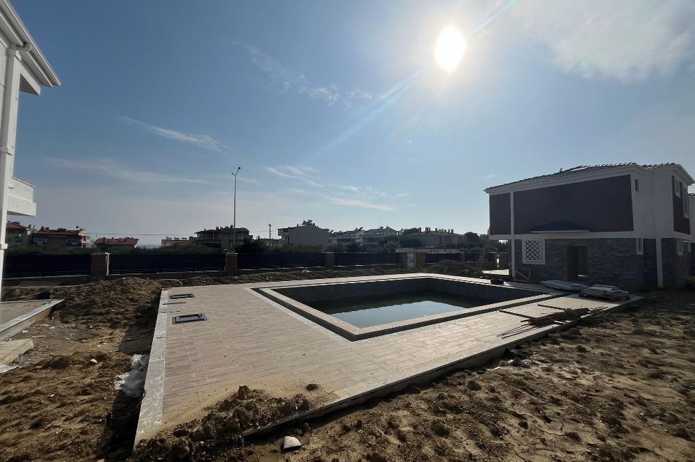 AYVACIKTA SİTE İÇİNDE 3+1 VİLLA