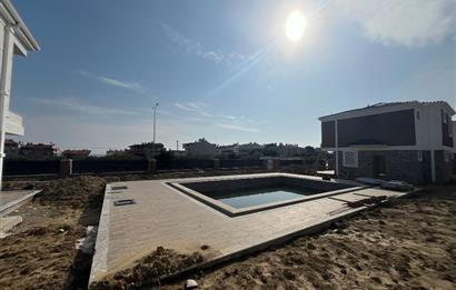 AYVACIKTA SİTE İÇİNDE 3+1 VİLLA