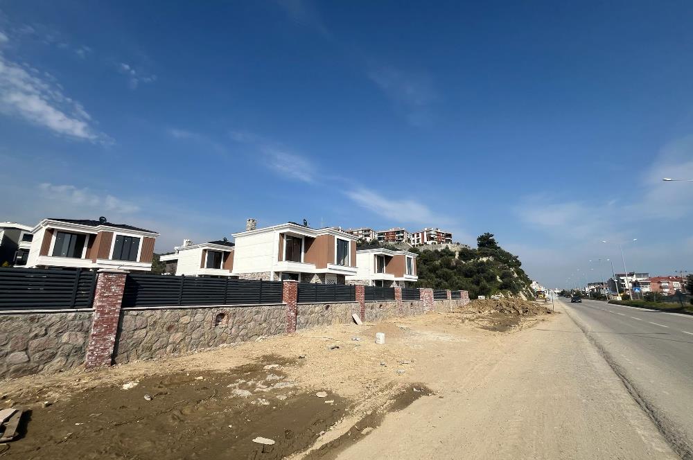 AYVACIKTA SİTE İÇİNDE 3+1 VİLLA