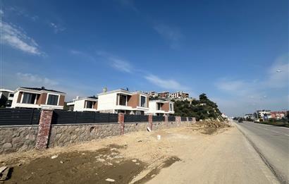 AYVACIKTA SİTE İÇİNDE 3+1 VİLLA