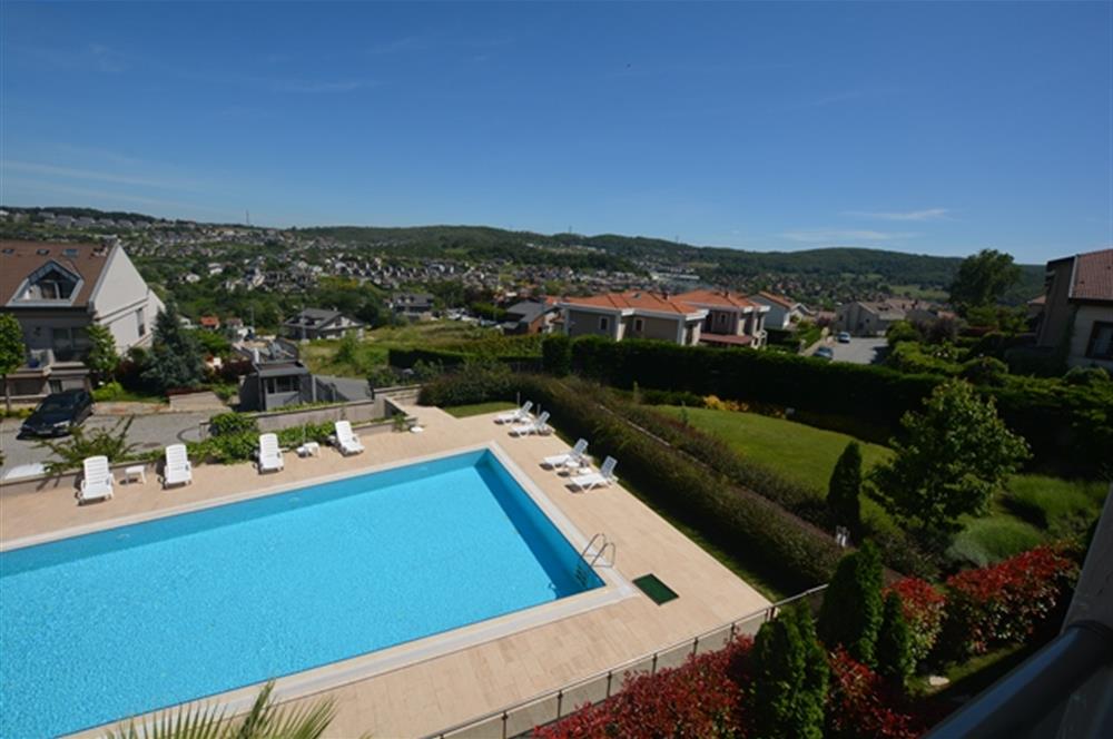 Zekeriyaköy Çarşıda Kiralık Çatı Dubleks Daire