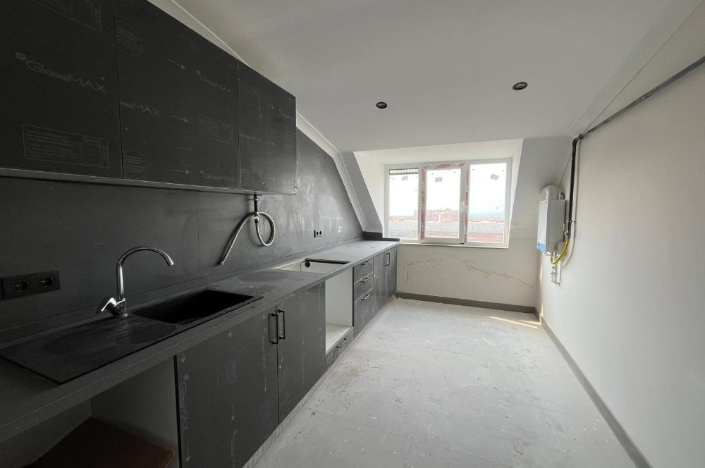 ALTINTEPE'DE HARİKA LOKASYON ADA VE DENİZ MANZARALI KÖŞE DUBLEKS