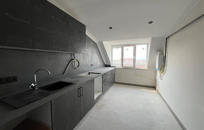 ALTINTEPE'DE HARİKA LOKASYON ADA VE DENİZ MANZARALI KÖŞE DUBLEKS