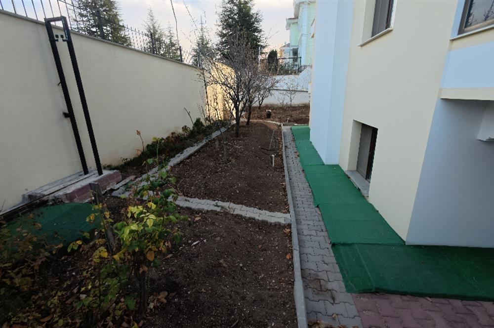 ÇANKAYA ALACAATLI'NIN MERKEZİNDE 4 DAİRELİ SATILIK KOMPLE BİNA