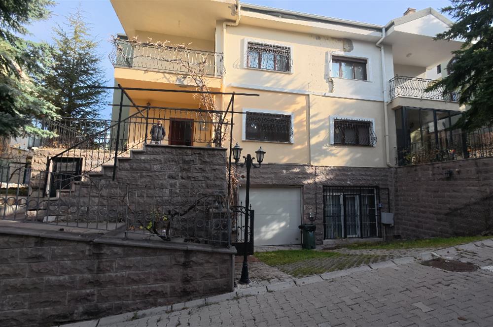 ÇANKAYA TÜRKKONUT ÇİÇEKKENT SİTESİNDE 5+1 MÜSTAKİL VİLLA