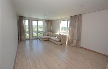 Zekeriyaköy Çarşıda Kiralık Çatı Dubleks Daire