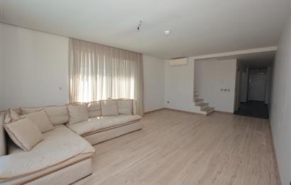 Zekeriyaköy Çarşıda Kiralık Çatı Dubleks Daire