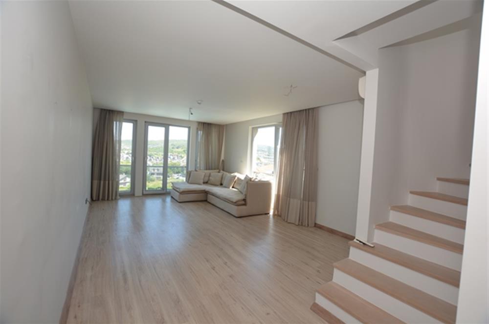 Zekeriyaköy Çarşıda Kiralık Çatı Dubleks Daire