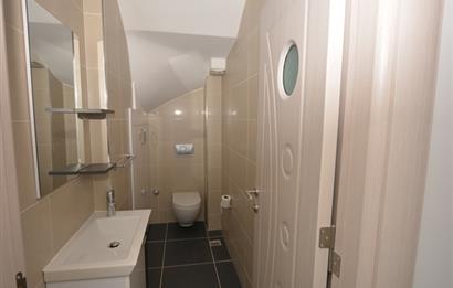 Zekeriyaköy Çarşıda Kiralık Çatı Dubleks Daire