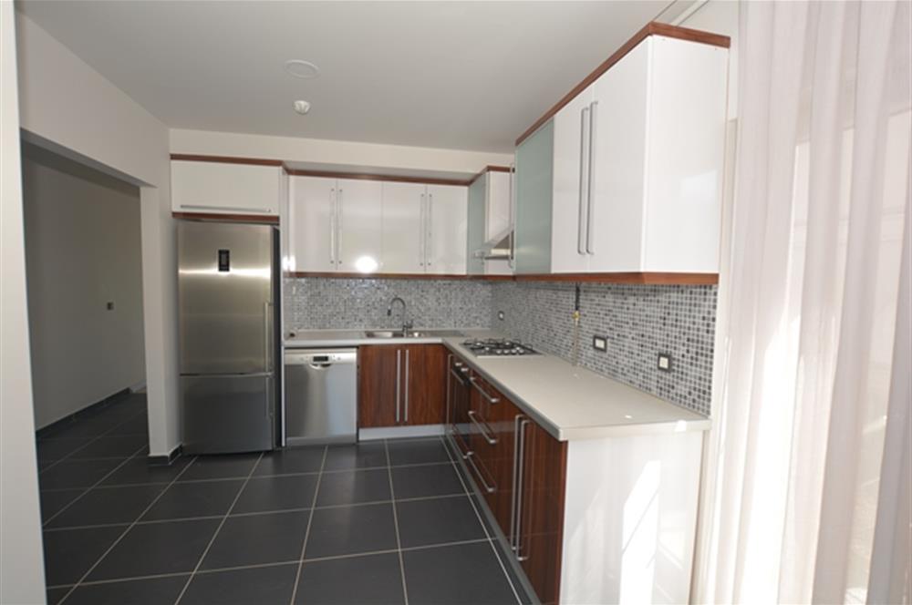 Zekeriyaköy Çarşıda Kiralık Çatı Dubleks Daire