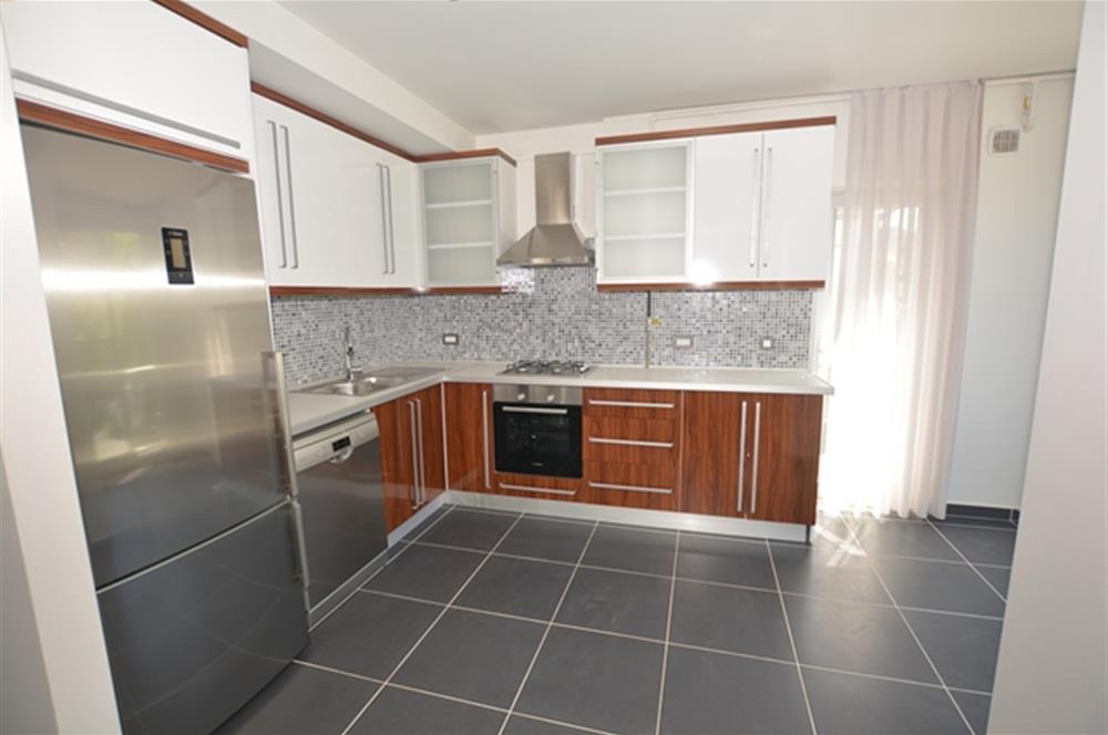 Zekeriyaköy Çarşıda Kiralık Çatı Dubleks Daire