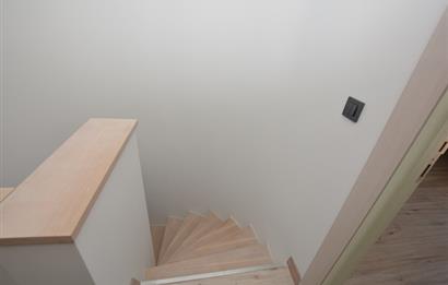 Zekeriyaköy Çarşıda Kiralık Çatı Dubleks Daire