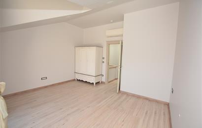 Zekeriyaköy Çarşıda Kiralık Çatı Dubleks Daire