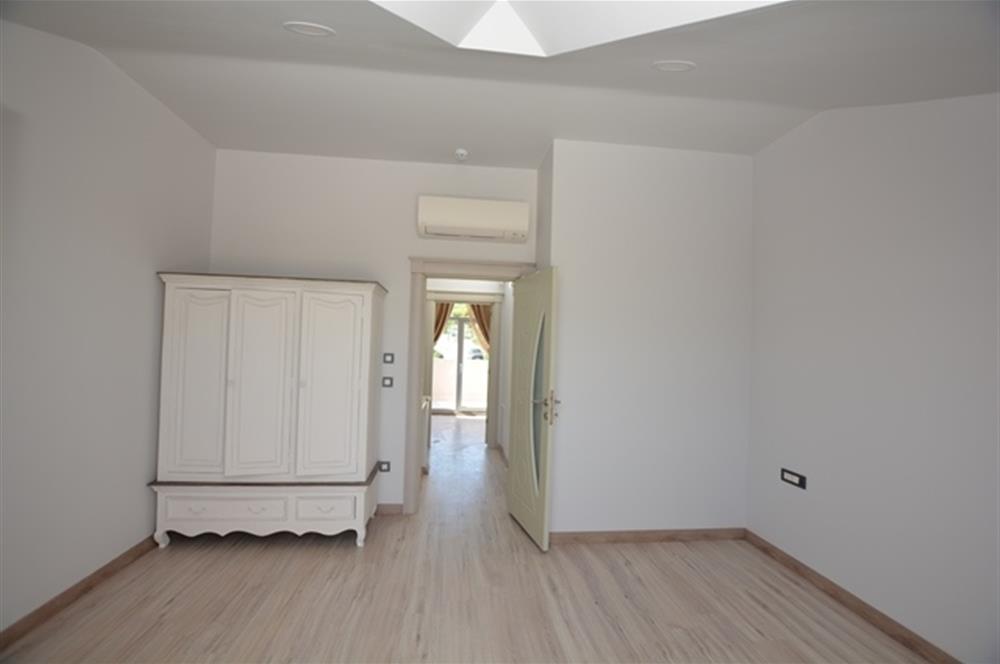 Zekeriyaköy Çarşıda Kiralık Çatı Dubleks Daire