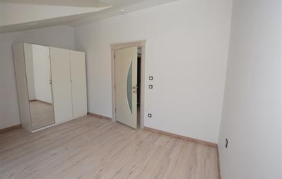 Zekeriyaköy Çarşıda Kiralık Çatı Dubleks Daire