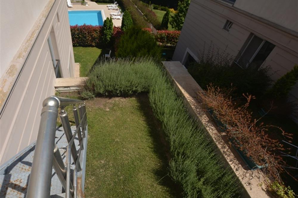 Zekeriyaköy Çarşıda Kiralık Çatı Dubleks Daire