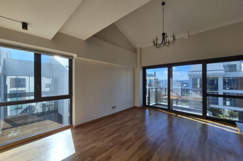 Zekeriyaköy Work&Live | 3+1Teraslı Çatı Dubleks 