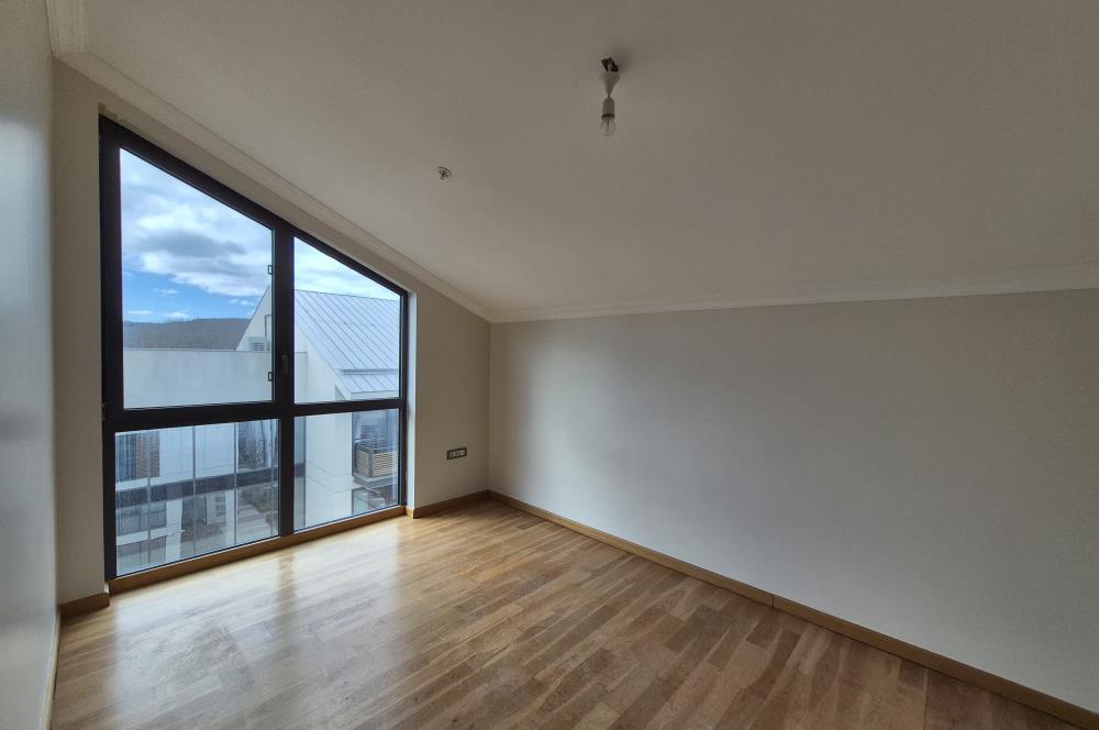 Zekeriyaköy Work&Live | 3+1Teraslı Çatı Dubleks 