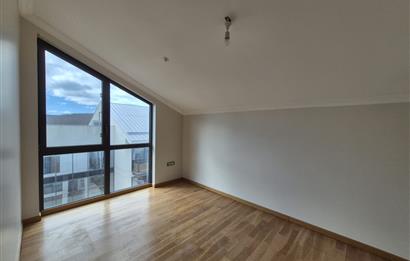 Zekeriyaköy Work&Live | 3+1Teraslı Çatı Dubleks 