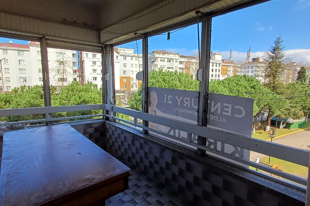 CENTURY21'den YENİ MAHALLEDE ANAYOLA CEPHE 3+1 SİTE İÇİ KİRALIK