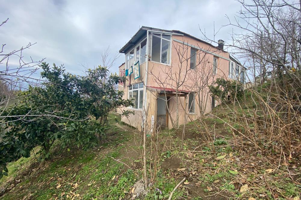 ORDU PERŞEMBE ÇAYTEPE’DE EŞSİZ DENİZ MANZARALI MÜSTAKİL EV VE GENİŞ ARSA FIRSATI