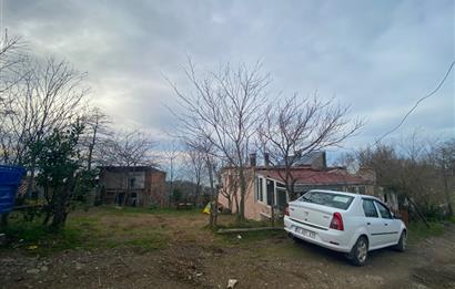 ORDU PERŞEMBE ÇAYTEPE’DE EŞSİZ DENİZ MANZARALI MÜSTAKİL EV VE GENİŞ ARSA FIRSATI